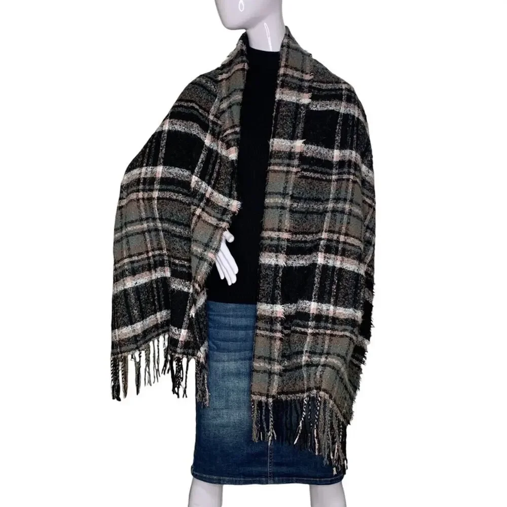 Steve Madden Plaid Fringe Scarf/Warp Black Pink White Gray